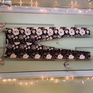 Women's Amanda Blu XS floral cream black forest legging